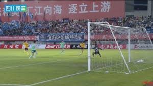 中国足球小将逆袭英超豪门夺冠引发热议